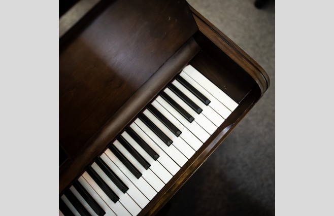 Used Eavestaff Mahogany S108 Upright Piano - All Inclusive Premium Package (SN:02016) - Image 9